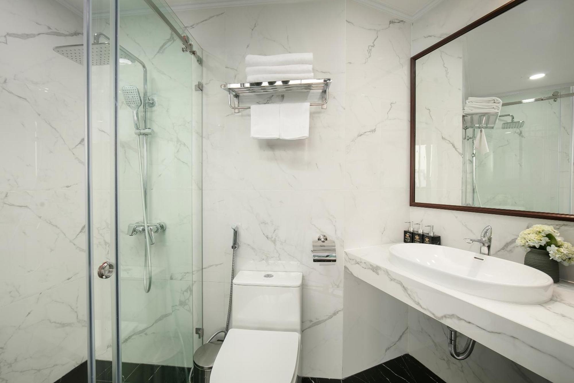 Hanoi Plaza Suite Hotel & Spa Экстерьер фото